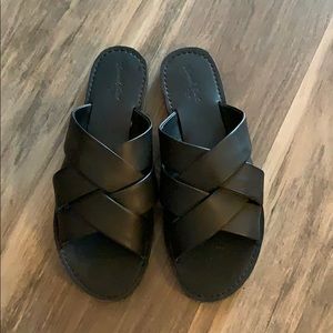 Universal Thread Black Slide Sandals